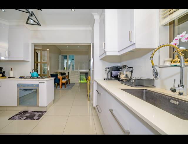 3 BEDROOM TOWNHOUSE FOR SALE IN COWIES HILL